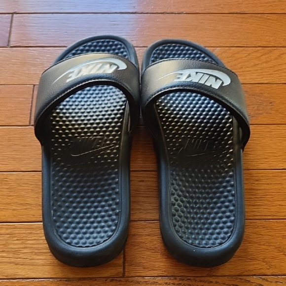 Nike Black and White Slide Sandals Size 8 - Picture 3 of 7
